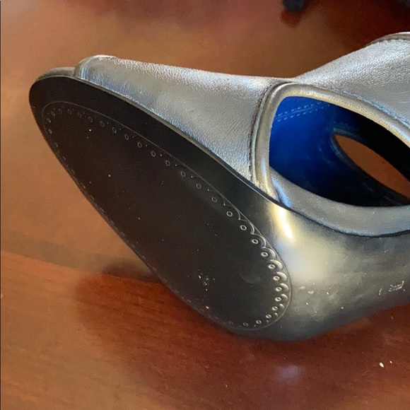 Shoes - Picture 4 of 9